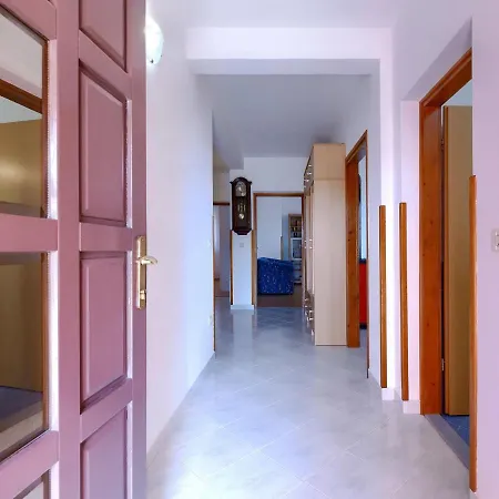 Goga By Interhome * Nedescina
